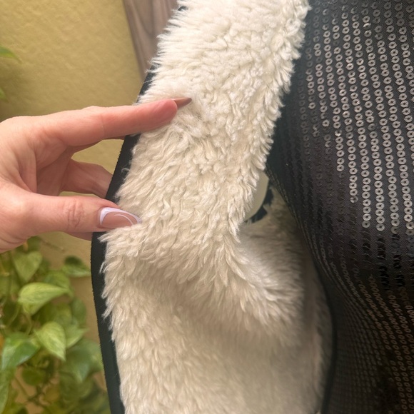 4SIZIMA Faux Suede Embroidered Sherpa Lined Vest Tan Urban Outfitters Size S - Picture 4 of 6